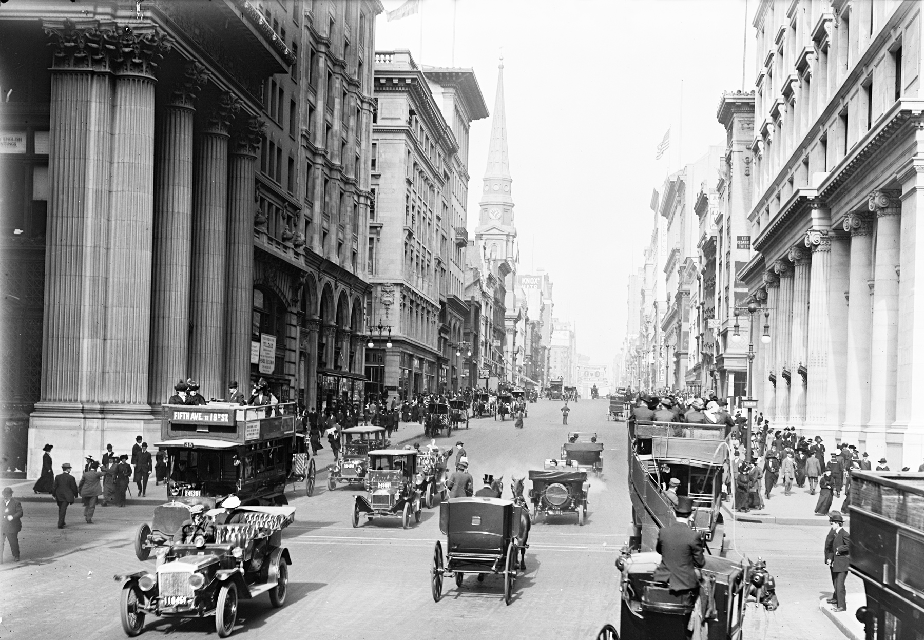 Old Cars Fifth Avenue